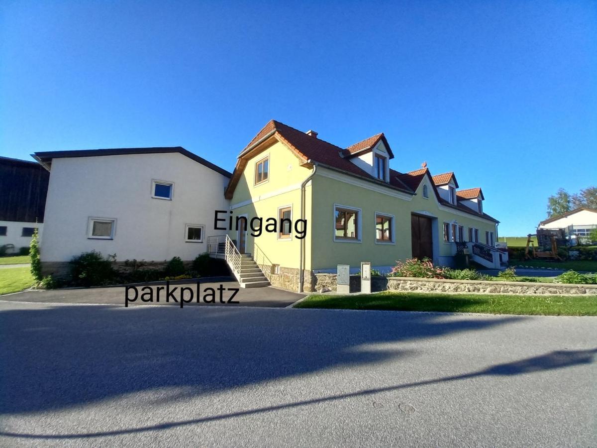 Apartment Am Alpakahof Hahn Grafenschlag ภายนอก รูปภาพ